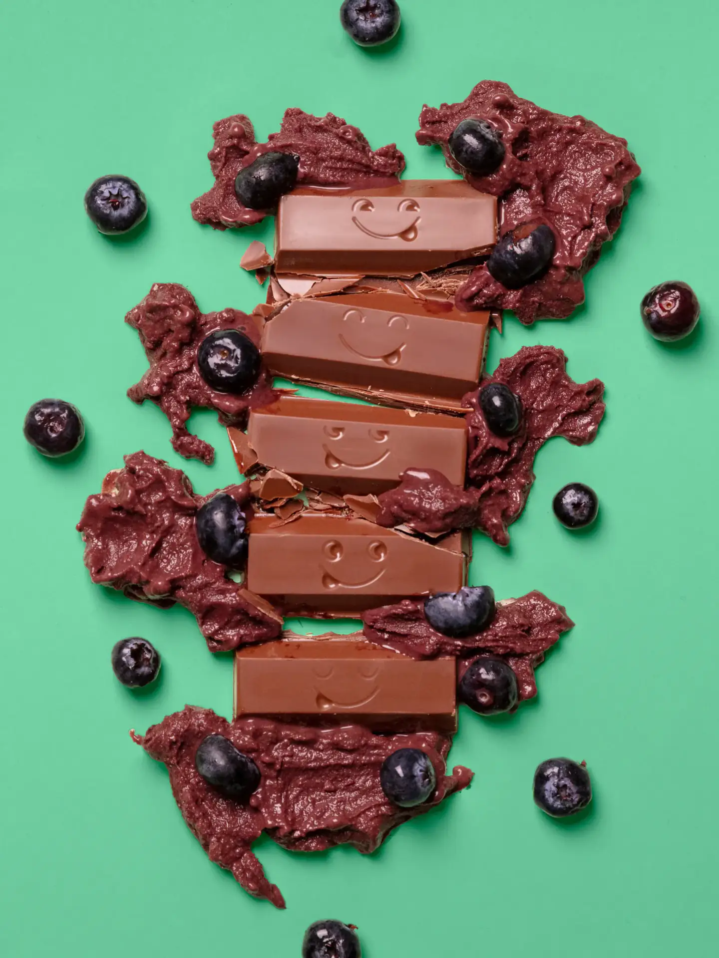 Chocolate A&ccedil;a&iacute; presentado con sus ingredientes